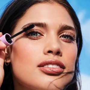 Máscara efeito cílios postiços Fabolous lash Avon, 10ml